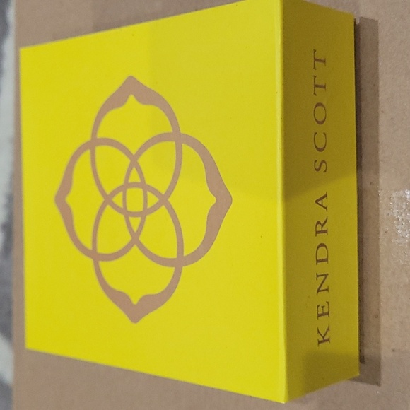 NWT KENDRA SCOTT RUE STUD EARRINGS Rose Gold - Picture 6 of 7